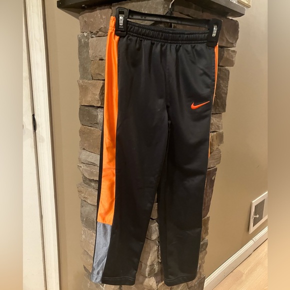 Boy’s Nike athletic pants 6/7 - Picture 1 of 7